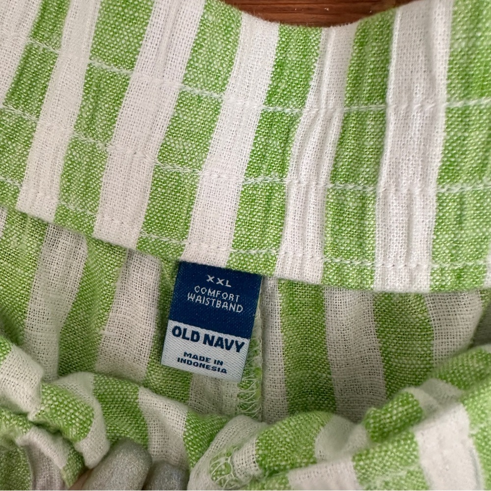 Old Navy Light Green and White Striped Women's Shorts - Picture 10 of 13